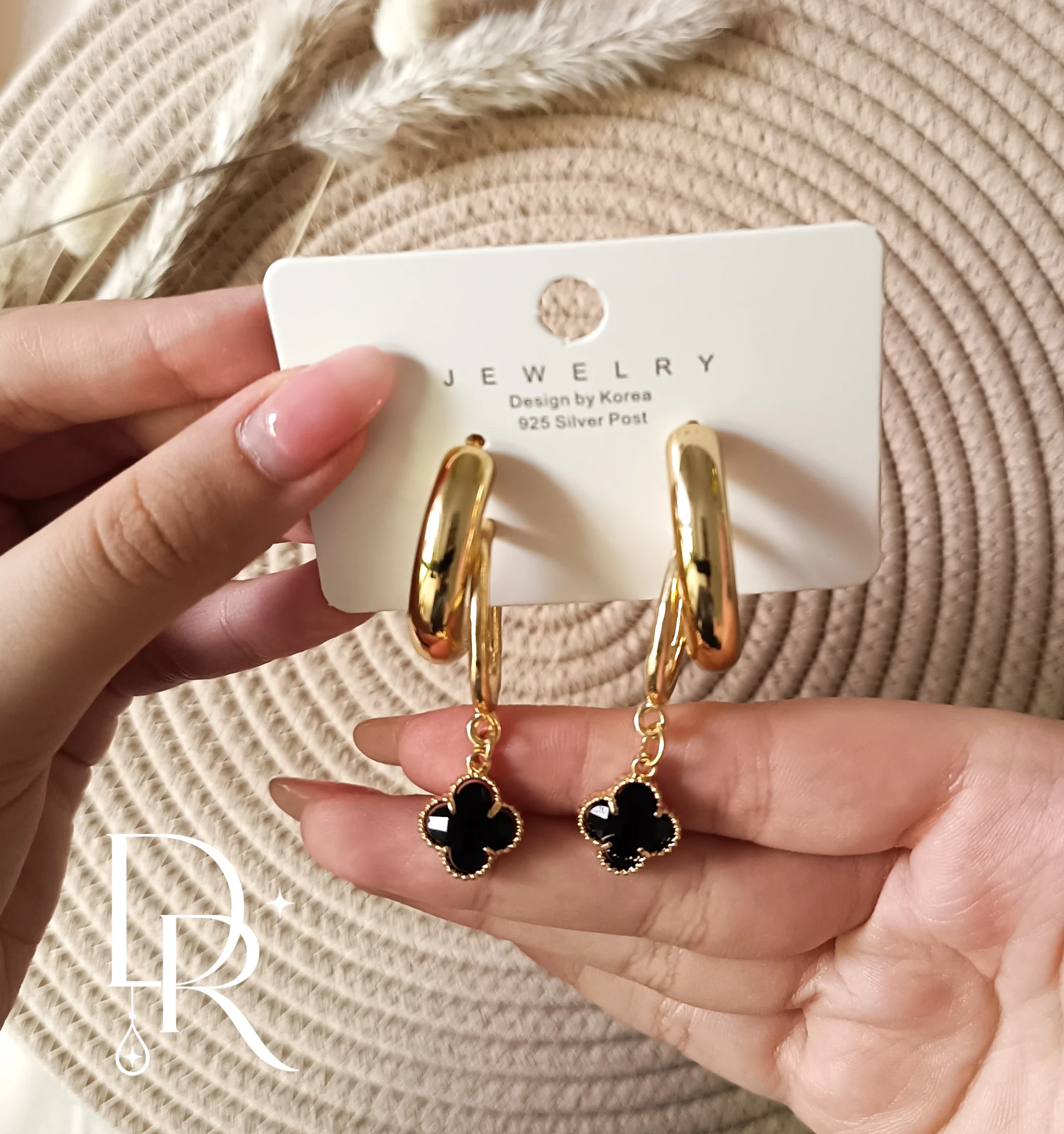 گوشواره آویز طرح ونکلیف مشکی